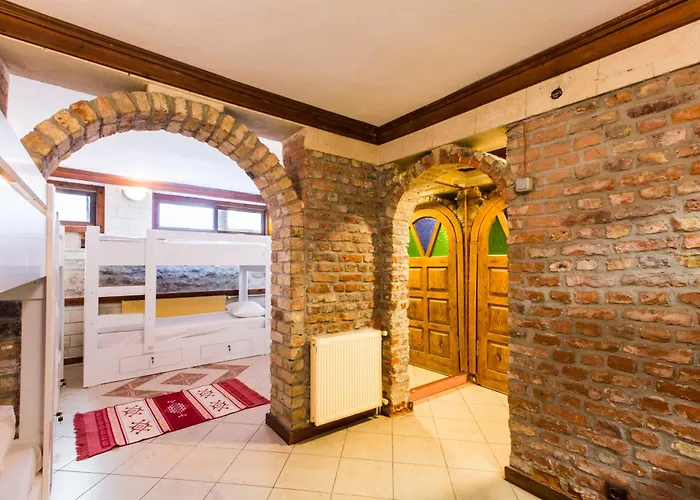 Cheers Vintage Hostel *