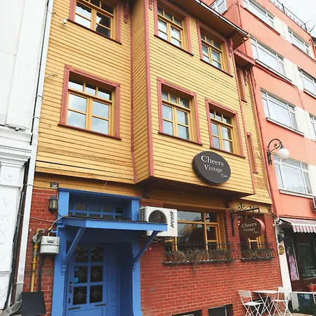 Cheers Vintage Hostel *