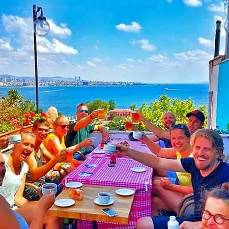 Cheers Vintage Hostel İstanbul