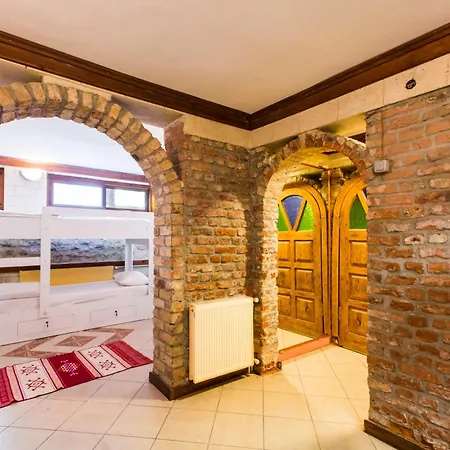 Cheers Vintage Hostel *