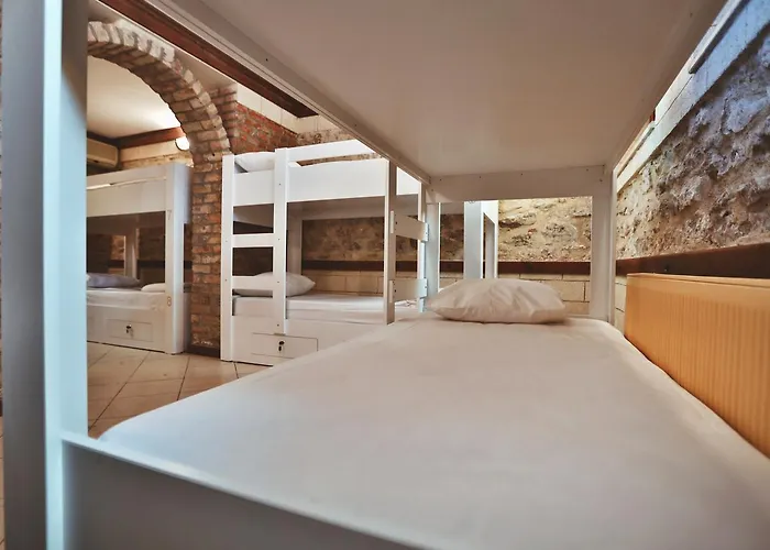 Cheers Vintage אכסניה *