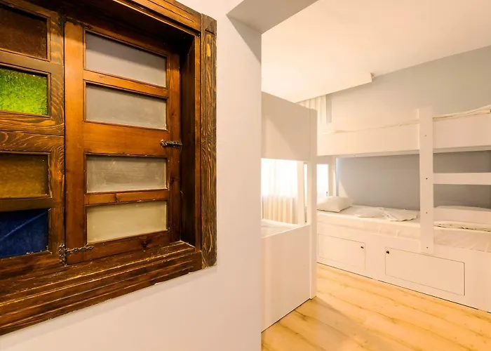 Cheers Vintage אכסניה *