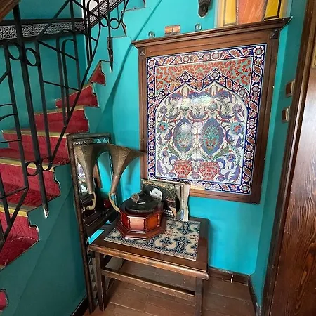 Cheers Vintage Hostal