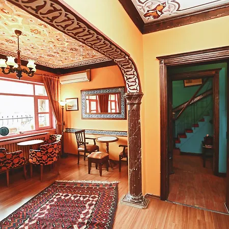 Cheers Vintage Hostal